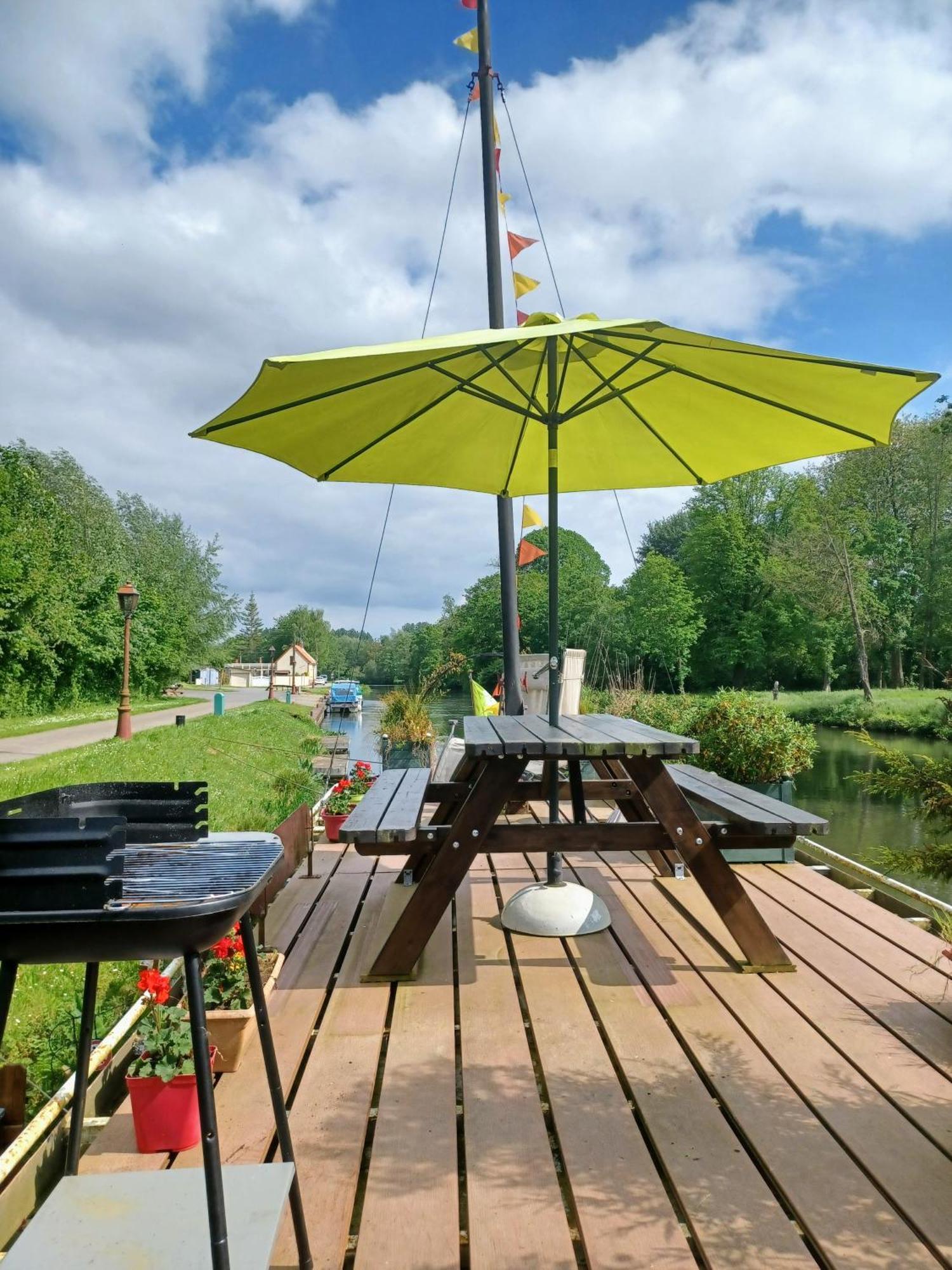 Sur La Somme A Bord De La Peniche Arche De Noe Hotel Pont-Remy Bagian luar foto